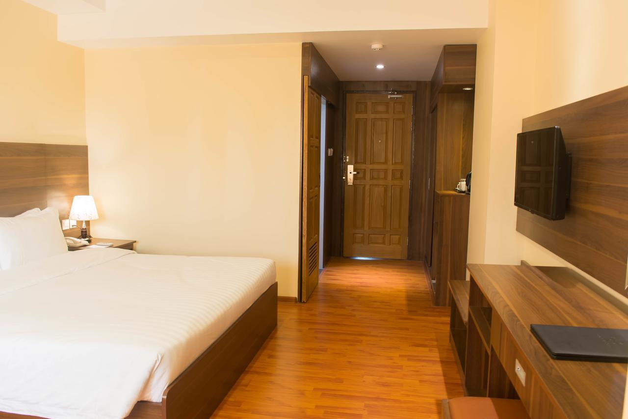 Silver Green Hotel Янгон Екстериор снимка
