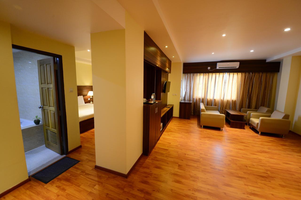 Silver Green Hotel Янгон Екстериор снимка