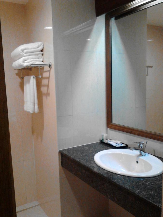 Silver Green Hotel Янгон Екстериор снимка