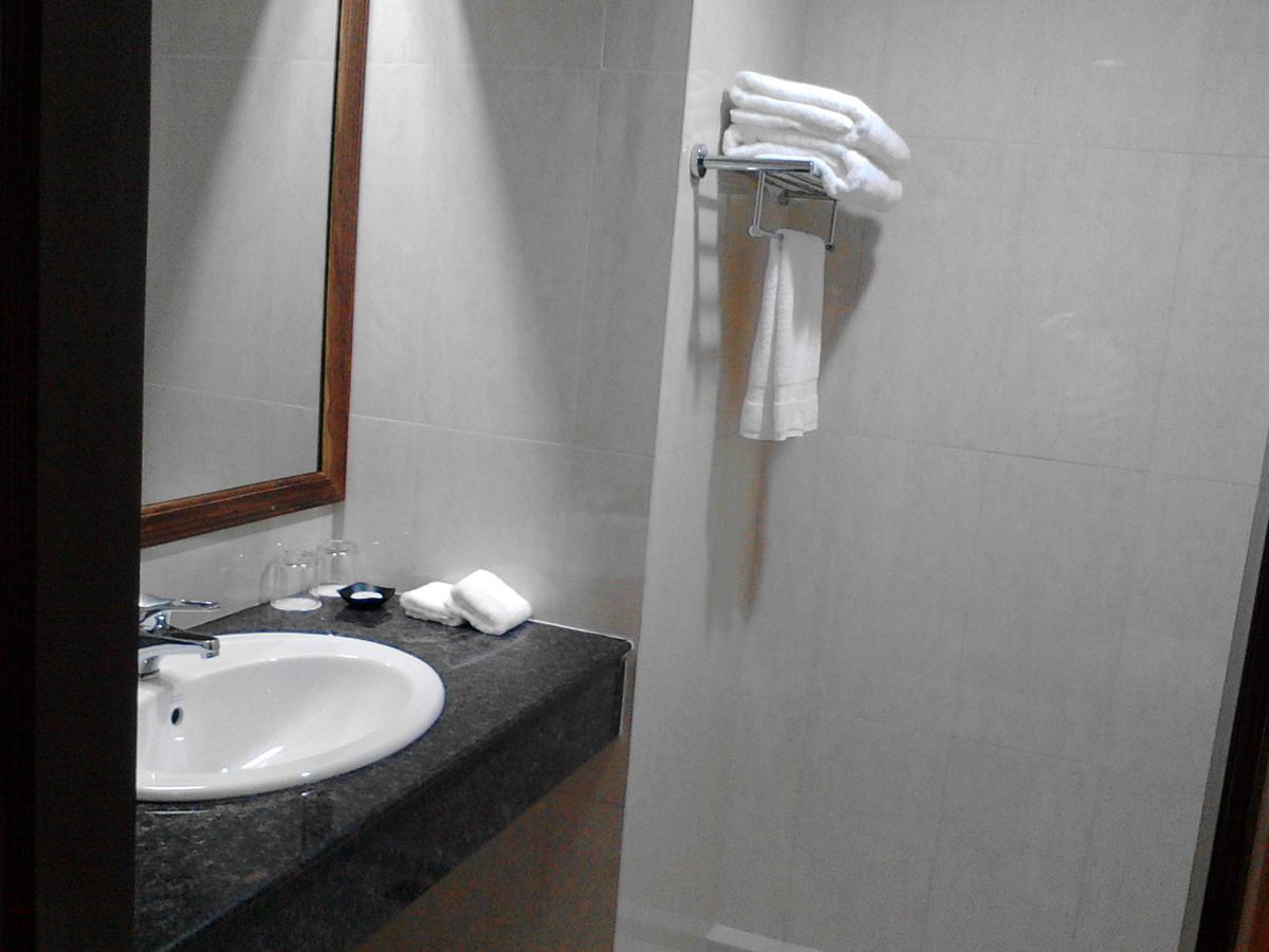 Silver Green Hotel Янгон Екстериор снимка