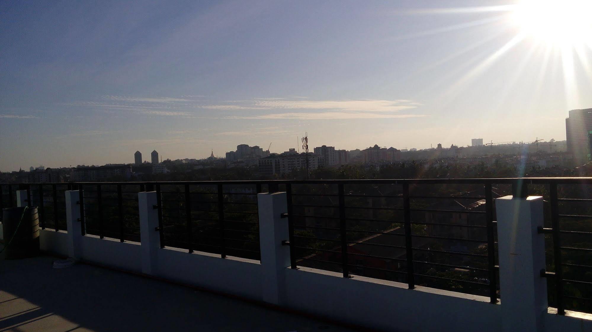 Silver Green Hotel Янгон Екстериор снимка