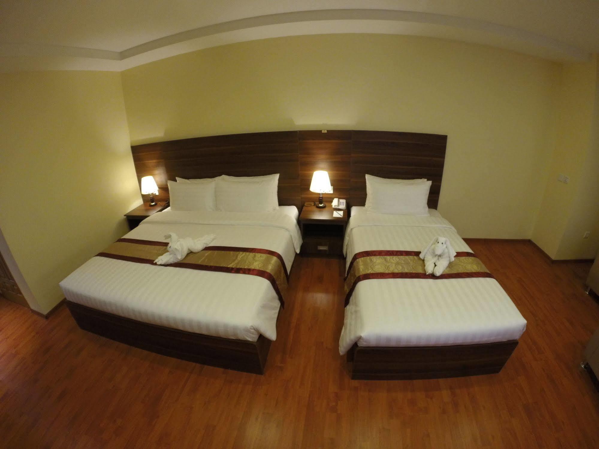 Silver Green Hotel Янгон Екстериор снимка