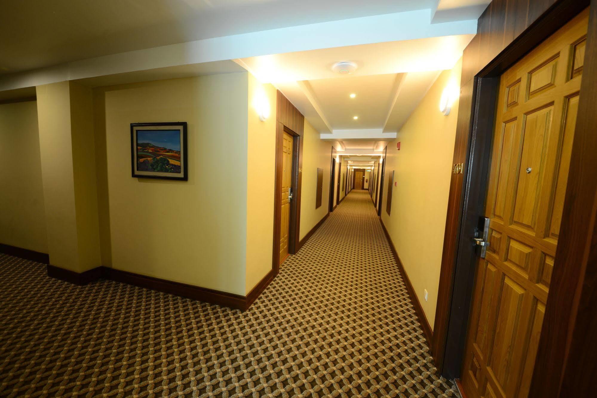 Silver Green Hotel Янгон Екстериор снимка