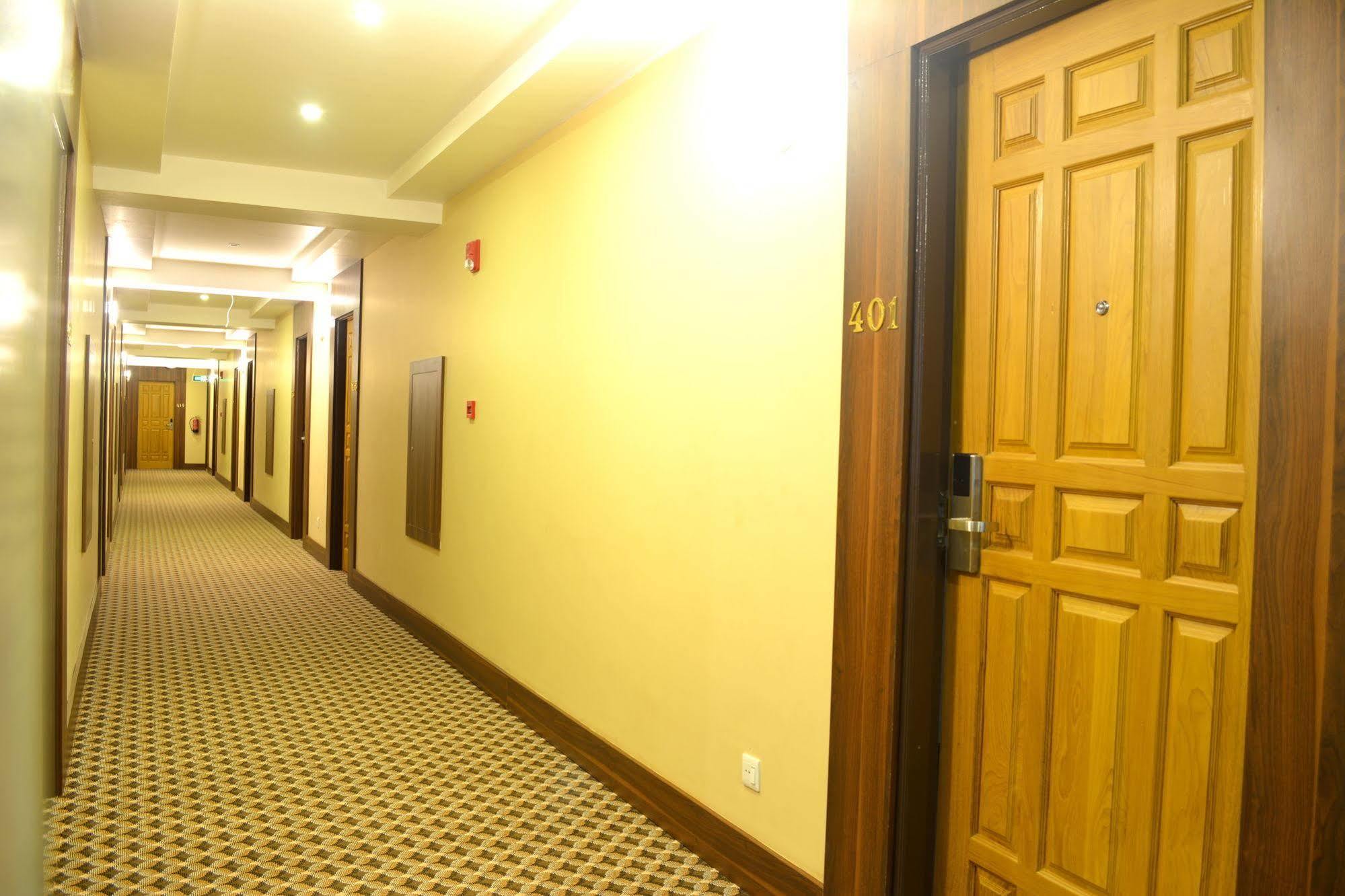 Silver Green Hotel Янгон Екстериор снимка
